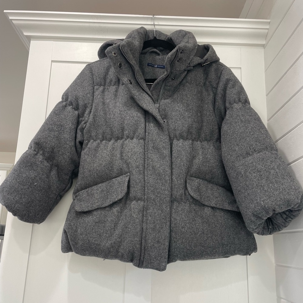 Gap Women’s Gray Puffer Jacket